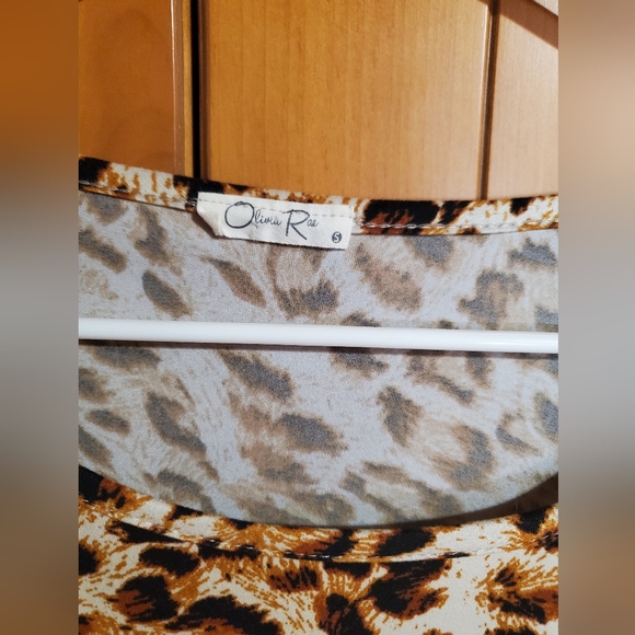 Super soft form fitting animal print top - Picture 2 of 2